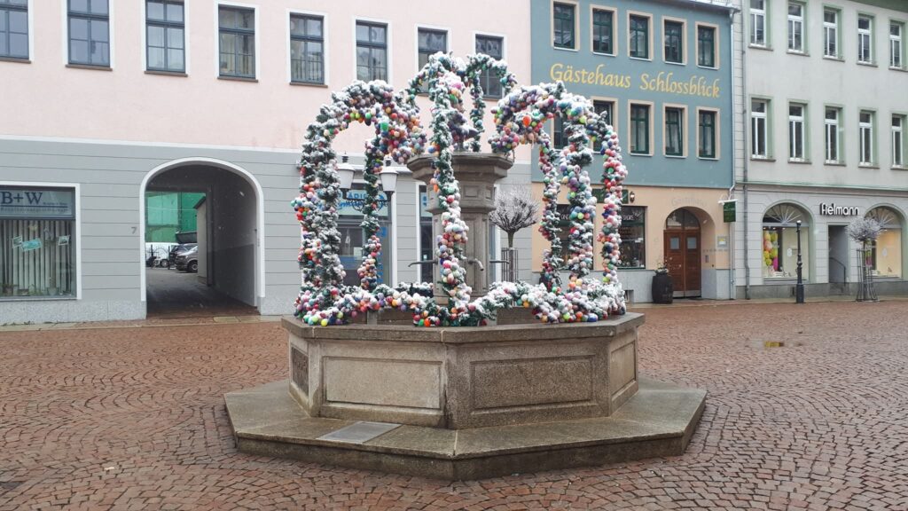 Osterbrunnen Greiz Markt 2021