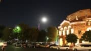 Vollmond über Jerewan, Opernhaus, Armenien (Foto: HBV; CR007)