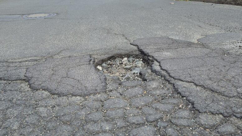 Beispielbild Straßenschäden (Foto: HBV; CR007)